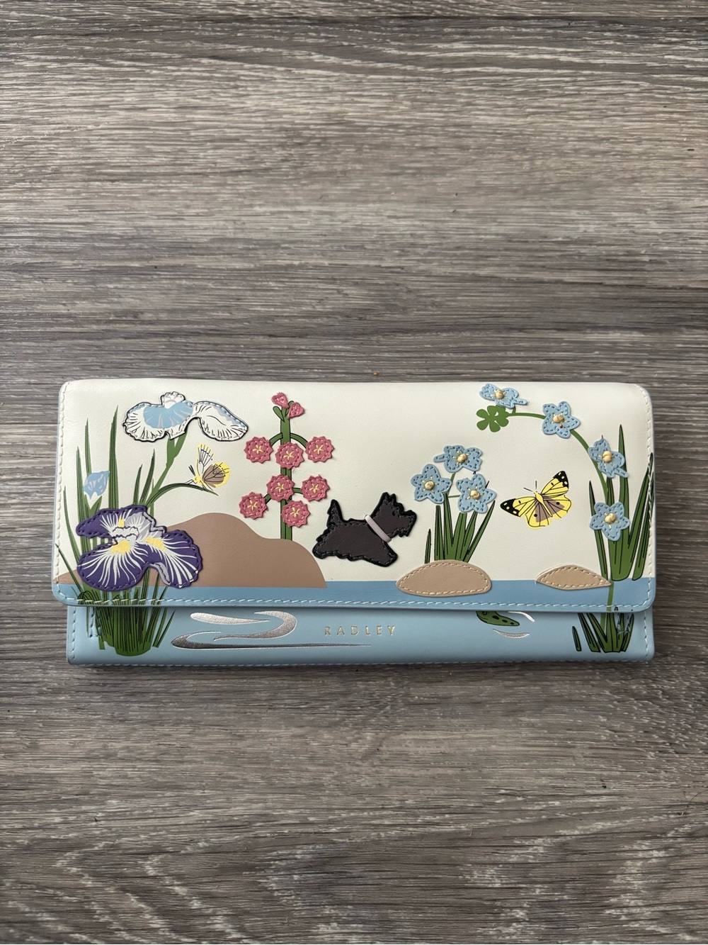 ⚜️RADLEY LONDON Floral Appliqué Continental Wallet in White & Light Blue